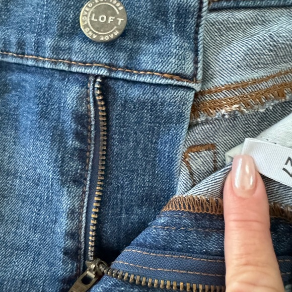 LOFT Denim Shorts Sz 27 medium wash - Picture 3 of 5